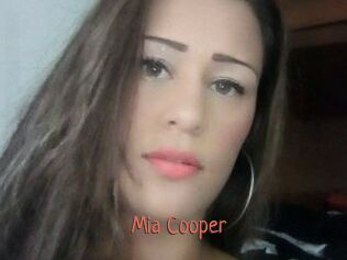 Mia_Cooper
