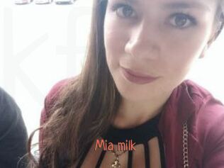 Mia_milk